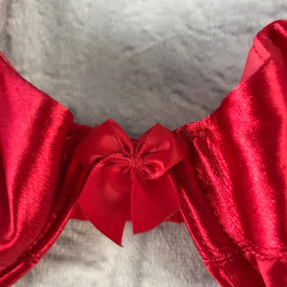 New Victoria’s Secret Miracle Satin Bra Poinsettia Red‎ NOOP